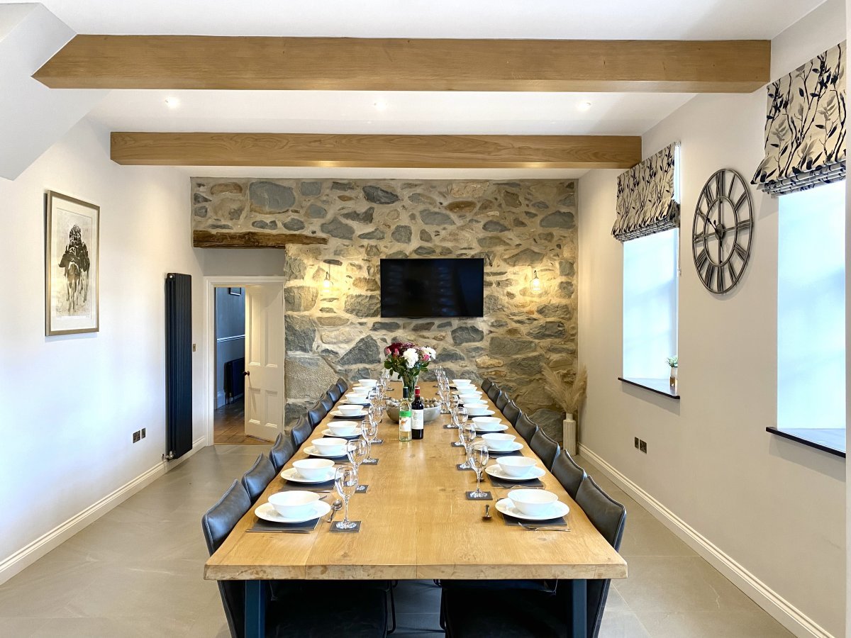 Hendre Feinws - fabulous dining space for a large group